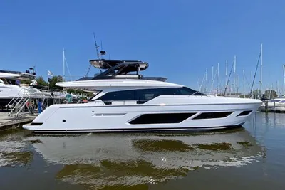 Ferretti Yachts 720