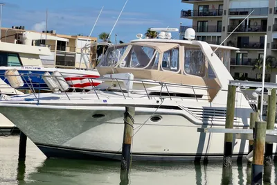 Cruisers Yachts 4285 Express Bridge