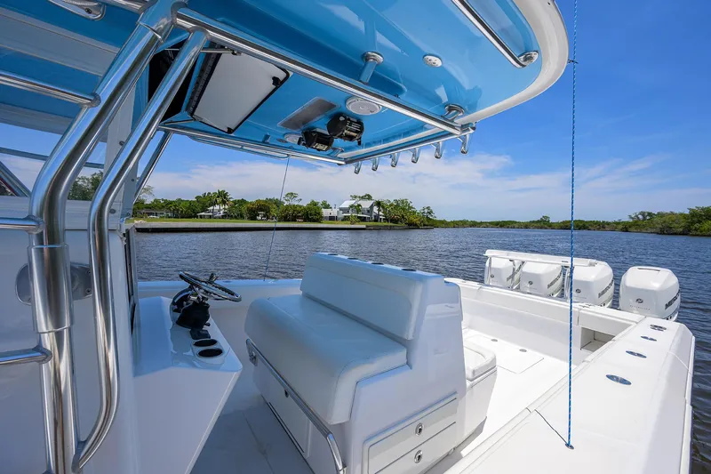 Southern Accent Yacht Photos Pics Bahama 41 Southern Accent - Helm Seating