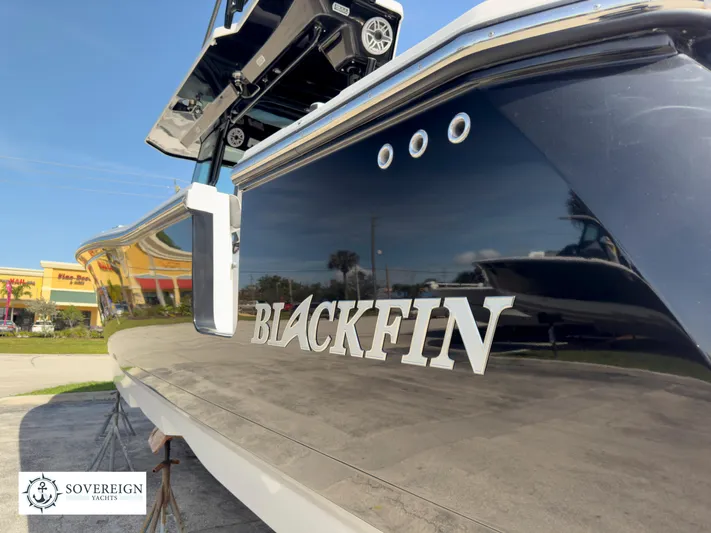 400-102 Yacht Photos Pics 2024 Blackfin 400 yacht exterior with Sovereign Yachts logo.