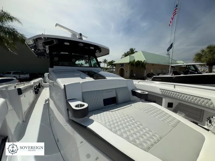 400-102 Yacht Photos Pics 2024 Blackfin 400 boat with luxurious seating and modern design at Sovereign Yachts.