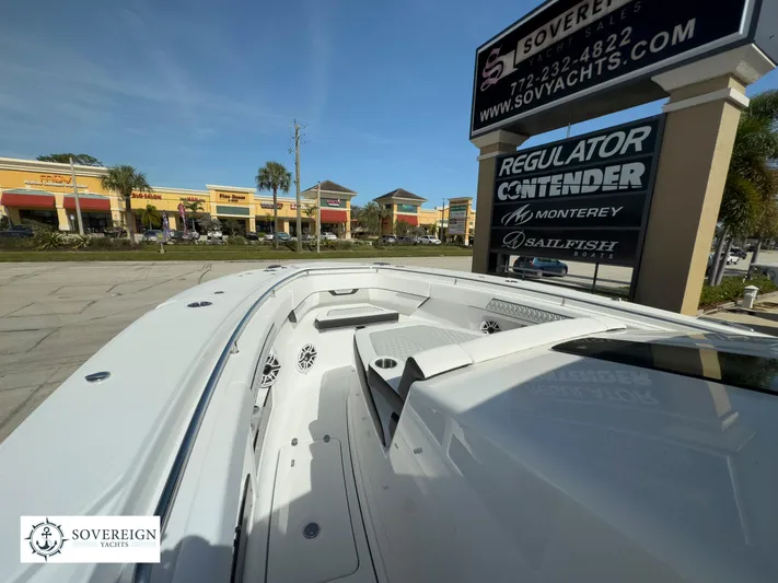 400-102 Yacht Photos Pics 2024 Blackfin 400 boat displayed at Sovereign Yachts dealership.