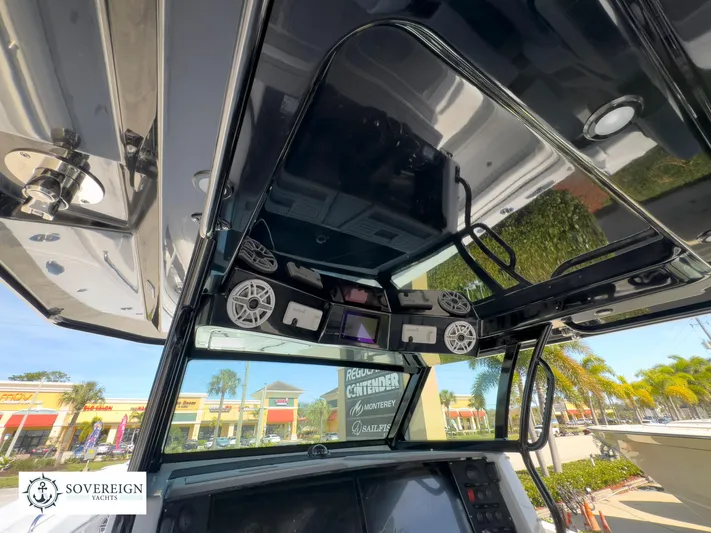 400-102 Yacht Photos Pics 2024 Blackfin 400 boat console with advanced electronics and speakers.