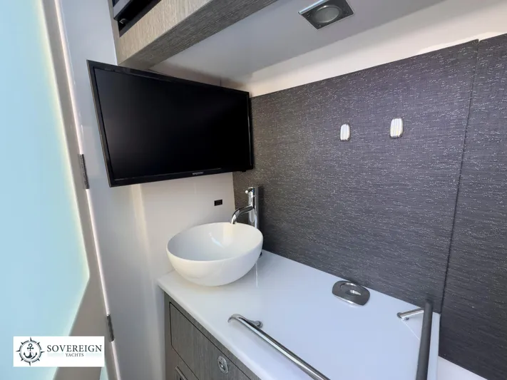 400-102 Yacht Photos Pics 