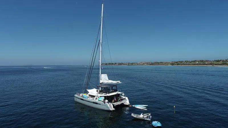 Clapotis 52 Yacht Photos Pics 