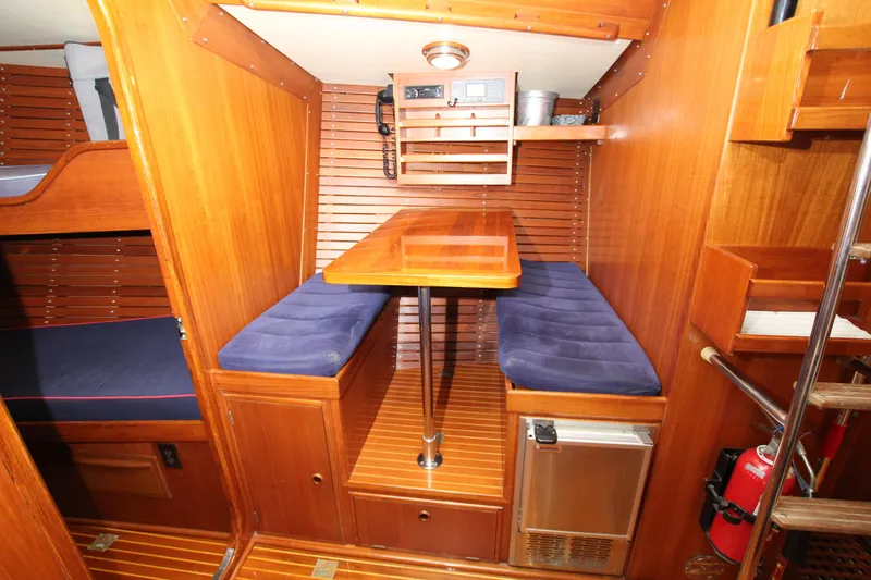 Melinka Yacht Photos Pics Crew dinette