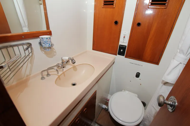 Melinka Yacht Photos Pics Crew head