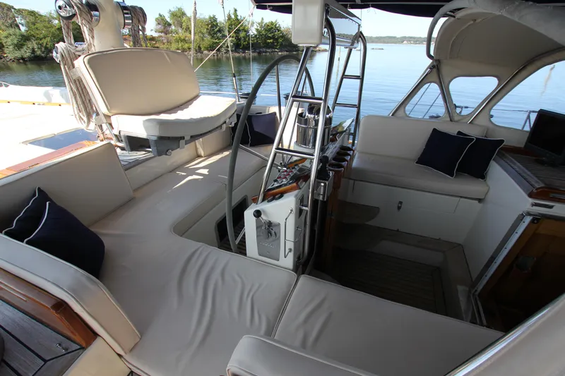 Melinka Yacht Photos Pics 