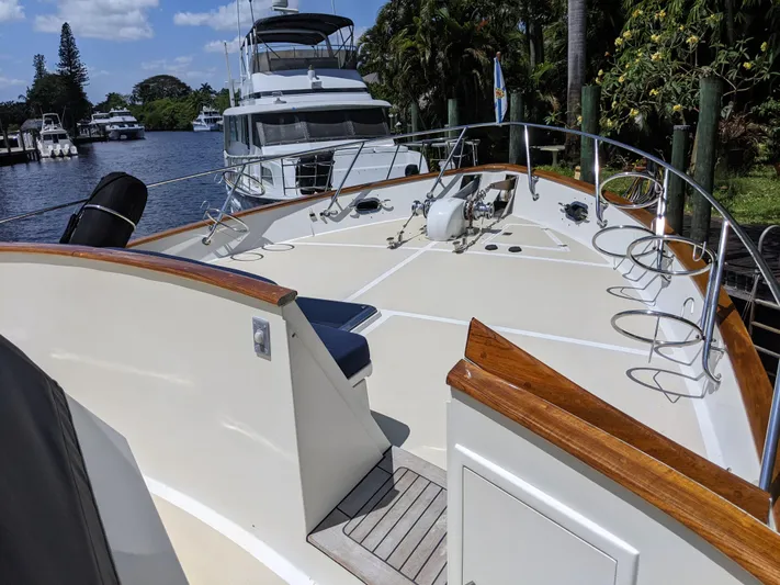 Pura Vida III Yacht Photos Pics 1999 Grand Alaskan Pilothouse yacht bow with seating and railing, docked in a marina.