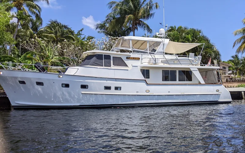 Pura Vida III Yacht Photos Pics 