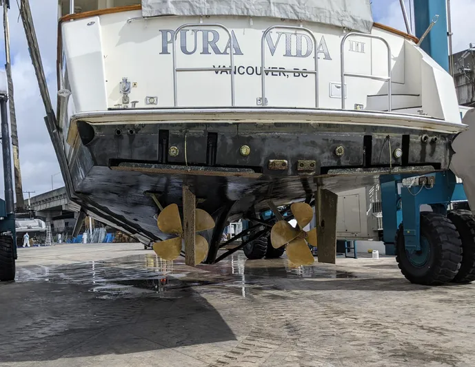 Pura Vida III Yacht Photos Pics 