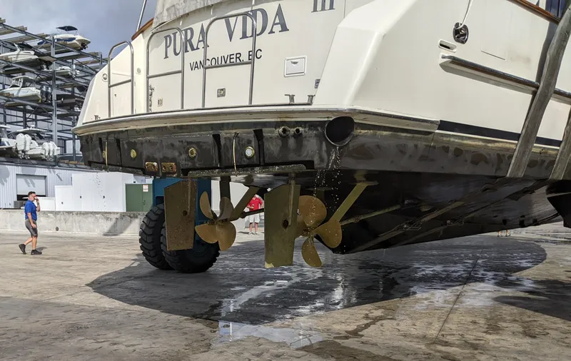 Pura Vida III Yacht Photos Pics 