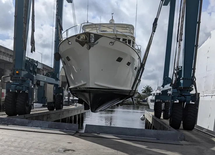 Pura Vida III Yacht Photos Pics 