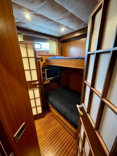 2006 Mochi Craft 74' Dolphin