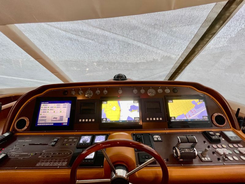 2006 Mochi Craft 74' Dolphin