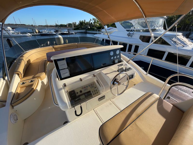 2006 Mochi Craft 74' Dolphin