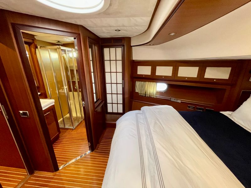 2006 Mochi Craft 74' Dolphin