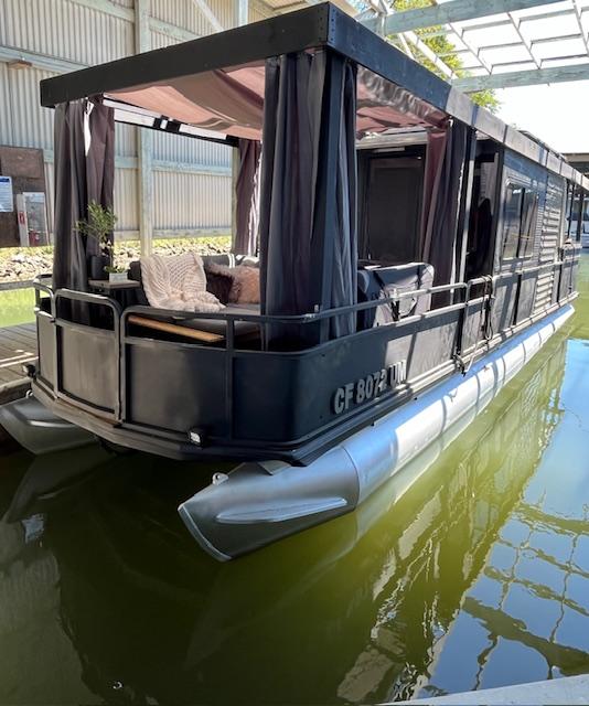 Sun Tracker Party Cruiser 32 Regency Edition