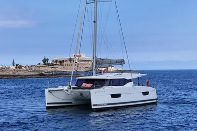 Fountaine Pajot Lucia 40