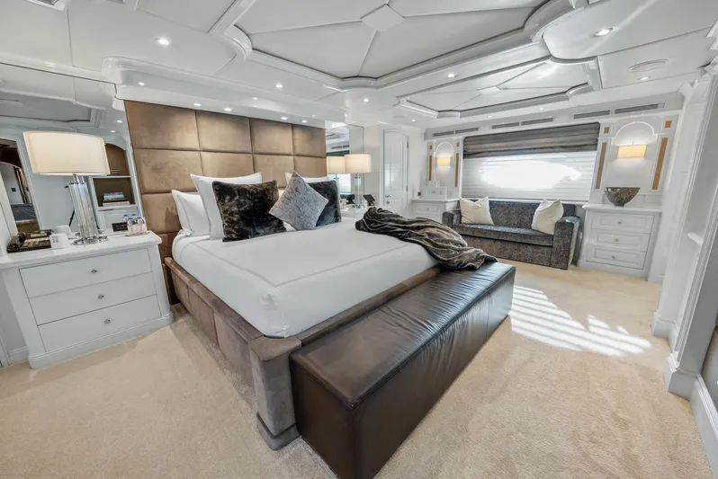 Nicole Evelyn Yacht Photos Pics Luxurious bedroom interior on 2005 Trinity Yachts Tri-Deck, featuring elegant furnishings and ambient lighting.