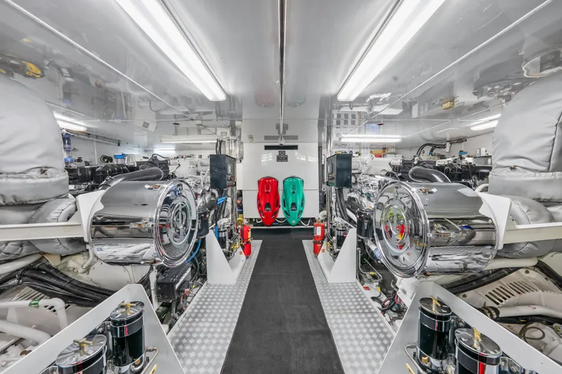 Nicole Evelyn Yacht Photos Pics 