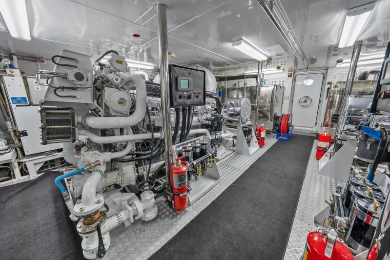 Nicole Evelyn Yacht Photos Pics 