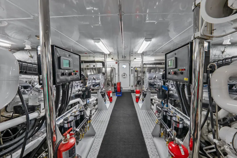 Nicole Evelyn Yacht Photos Pics 