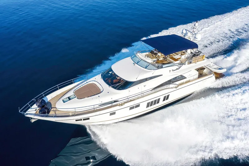 Schatzi Yacht Photos Pics 