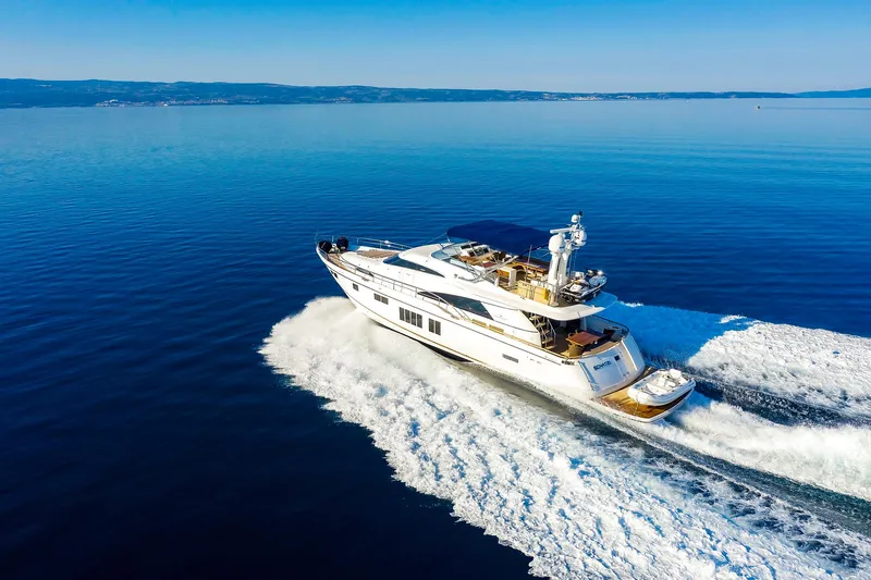 Schatzi Yacht Photos Pics 