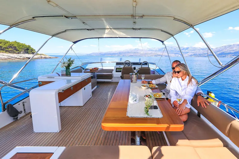 Schatzi Yacht Photos Pics 