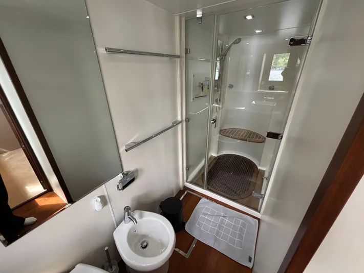 Schatzi Yacht Photos Pics 