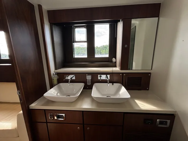 Schatzi Yacht Photos Pics 