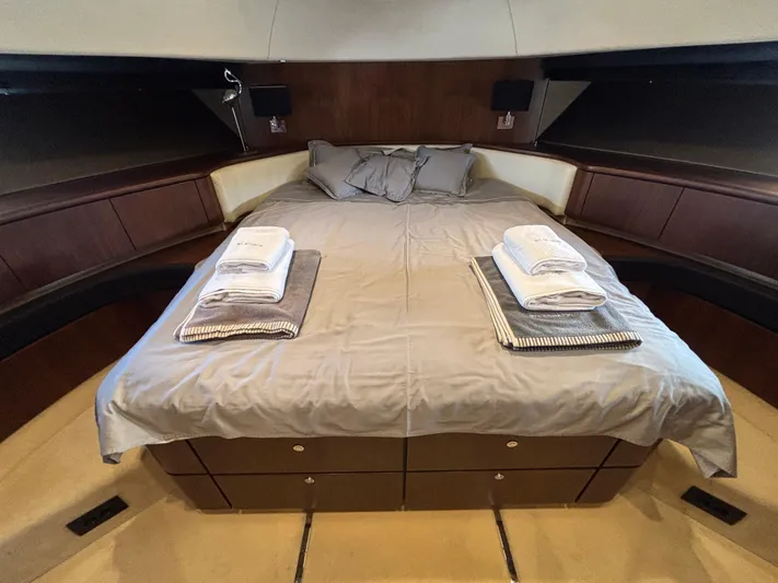 Schatzi Yacht Photos Pics 