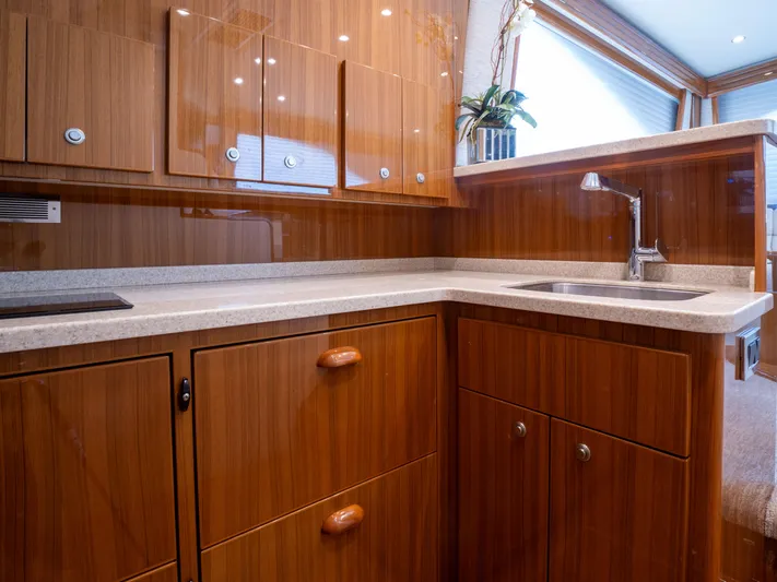 Lucia B Yacht Photos Pics 