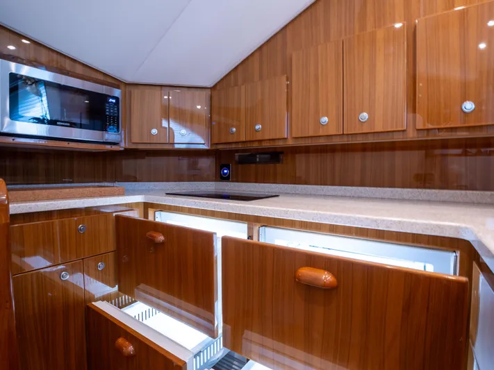 Lucia B Yacht Photos Pics 