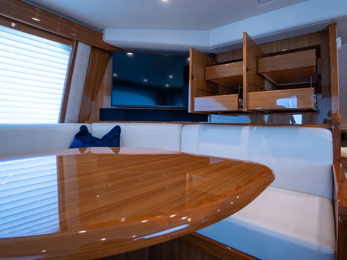 Lucia B Yacht Photos Pics 