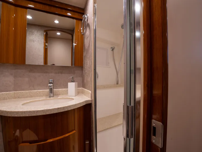 Lucia B Yacht Photos Pics 