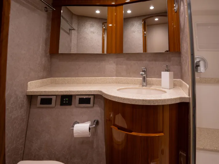 Lucia B Yacht Photos Pics 