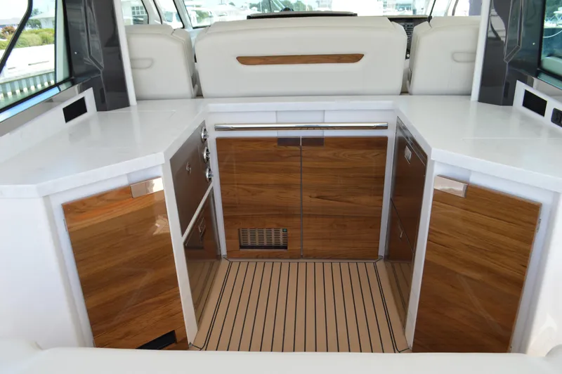 Lisa Marie Yacht Photos Pics Tiara 48 LS - Galley