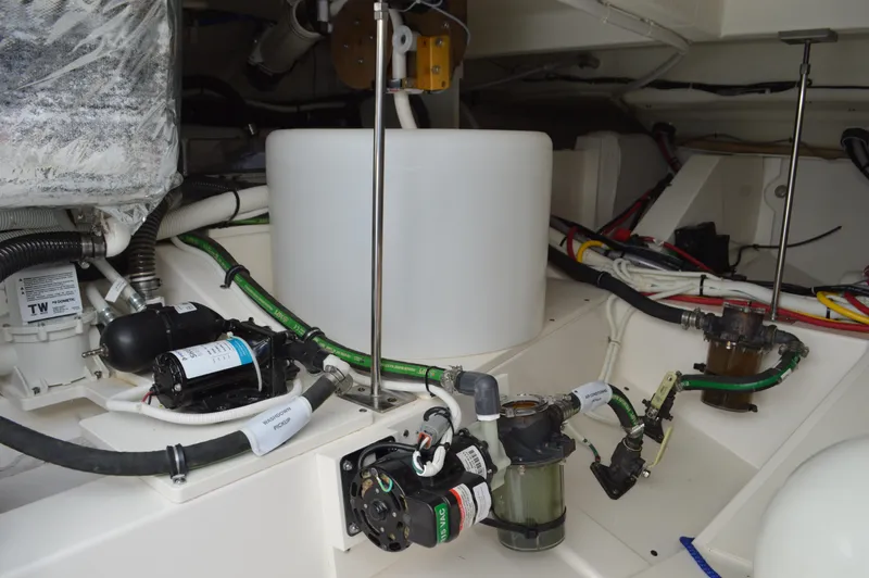 Lisa Marie Yacht Photos Pics Tiara 48 LS - Glendenning and Air Co Pumps