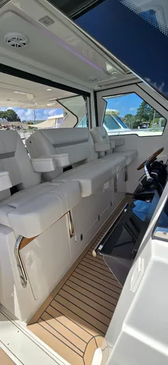 Lisa Marie Yacht Photos Pics Tiara 48 LS - Helm Seats (3)