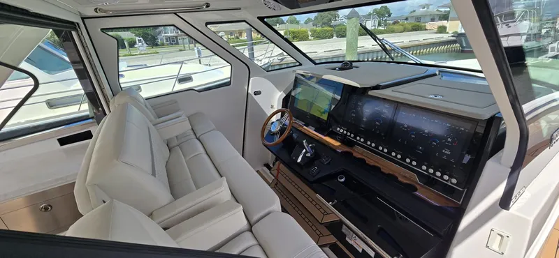 Lisa Marie Yacht Photos Pics Tiara 48 LS - Helm