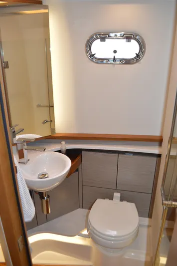 Lisa Marie Yacht Photos Pics Tiara 48 LS - Head