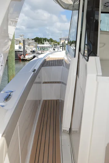 Lisa Marie Yacht Photos Pics Tiara 48 LS - Port Side Deck Looking Forward