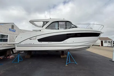 Beneteau Antares 9