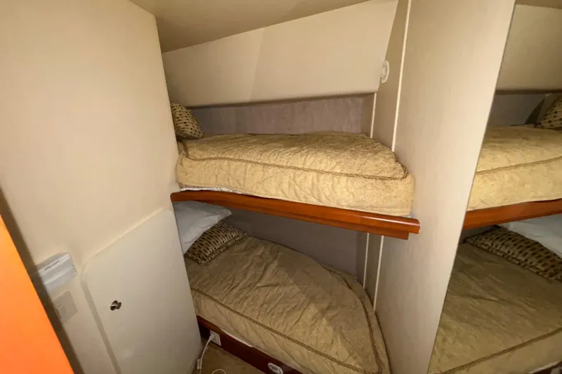  Yacht Photos Pics 2005 Silverton 34 Convertible cabin with cozy bunk beds and beige bedding.