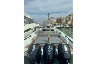 Yacht