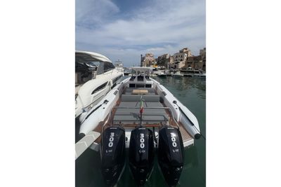 Yacht