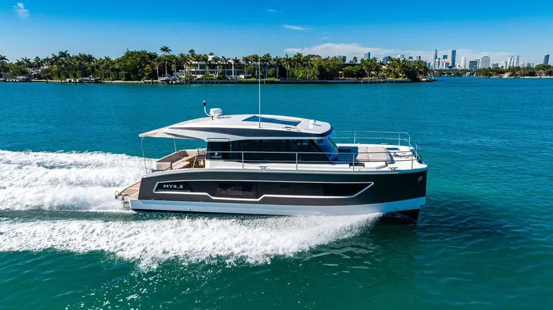 Andante II Yacht Photos Pics 