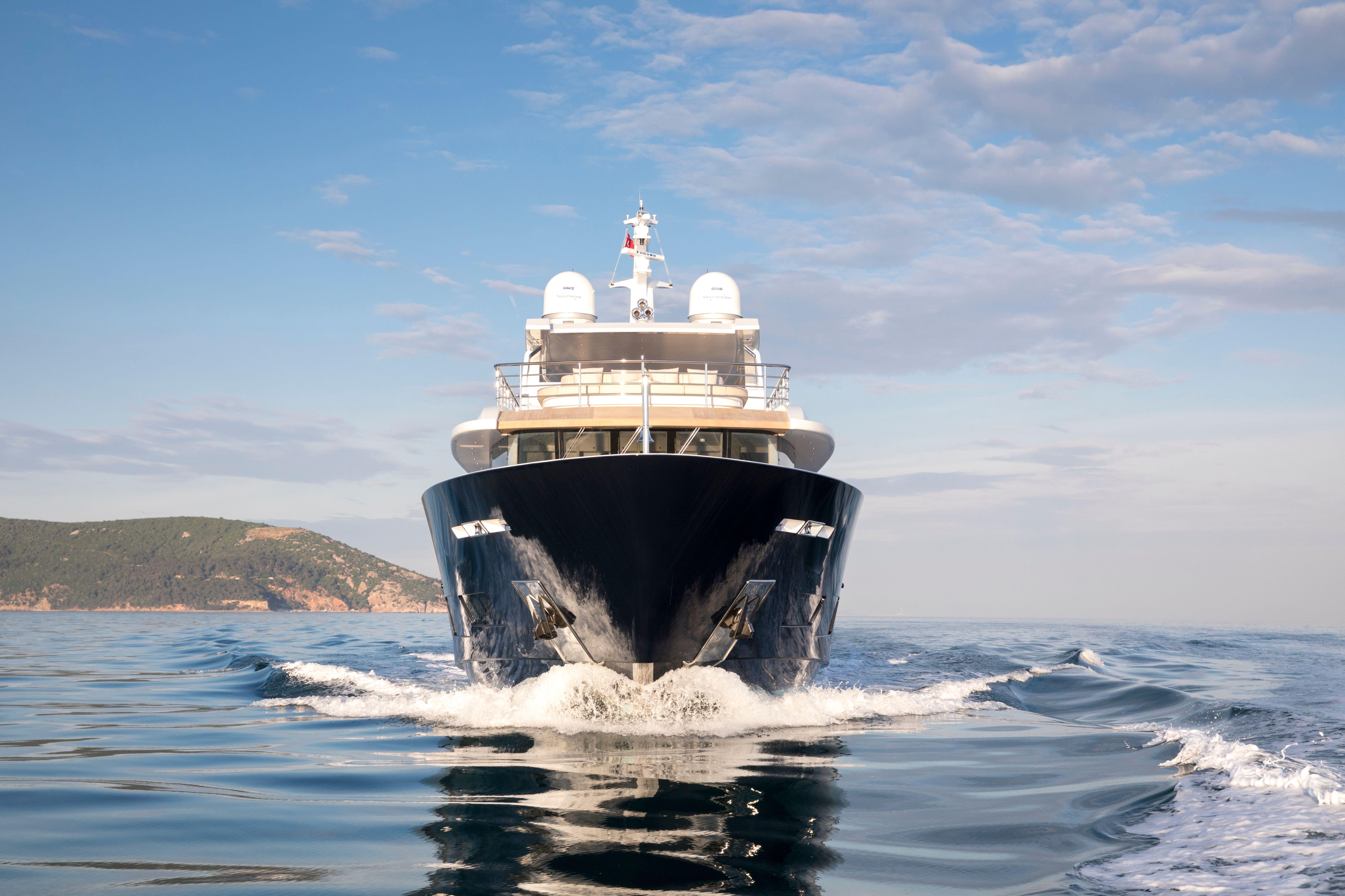 Luxury yacht Alpha Alfresco 125 from 2020 on open sea.